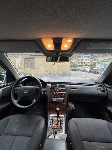Mercedes E 240 1999, 280,962 km - 2.4 l - Bakı