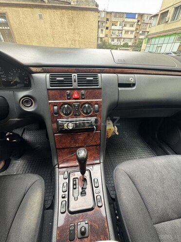 Mercedes E 240 1999, 280,962 km - 2.4 l - Bakı