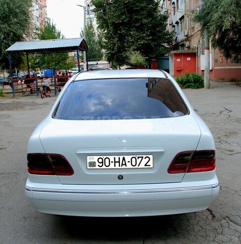 Mercedes E 220 2000, 376,000 km - 2.2 l - Sumqayıt