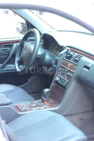 Mercedes E 220 2000, 376,000 km - 2.2 l - Sumqayıt