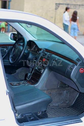 Mercedes E 220 2000, 376,000 km - 2.2 l - Sumqayıt