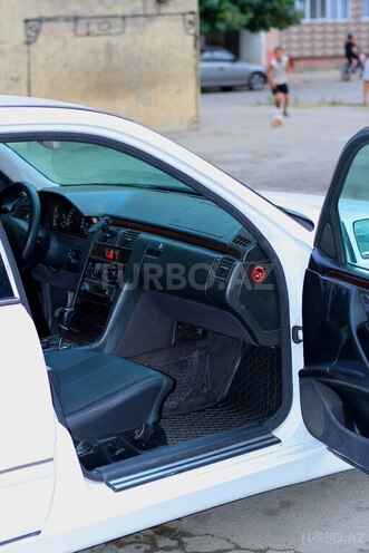 Mercedes E 220 2000, 376,000 km - 2.2 l - Sumqayıt