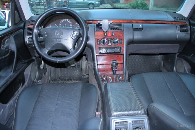 Mercedes E 220 2000, 376,000 km - 2.2 l - Sumqayıt