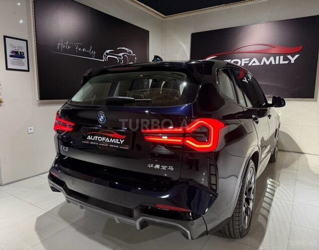 BMW iX3-4