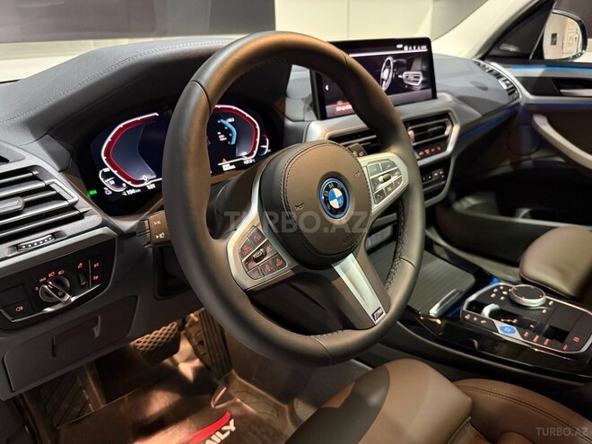 BMW iX3-11
