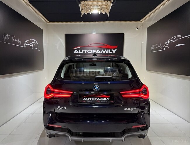 BMW iX3-5