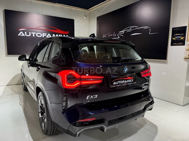 BMW iX3-6