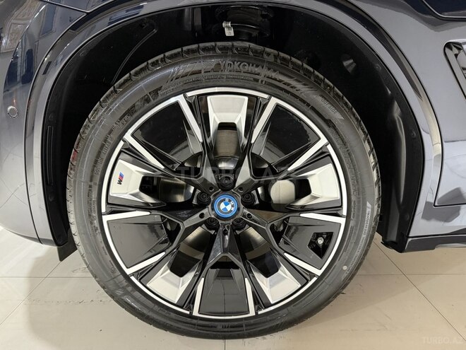 BMW iX3-9
