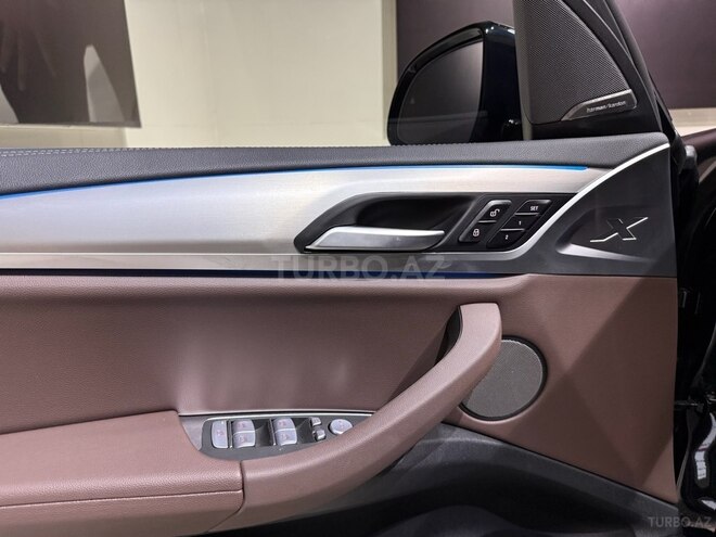 BMW iX3-12