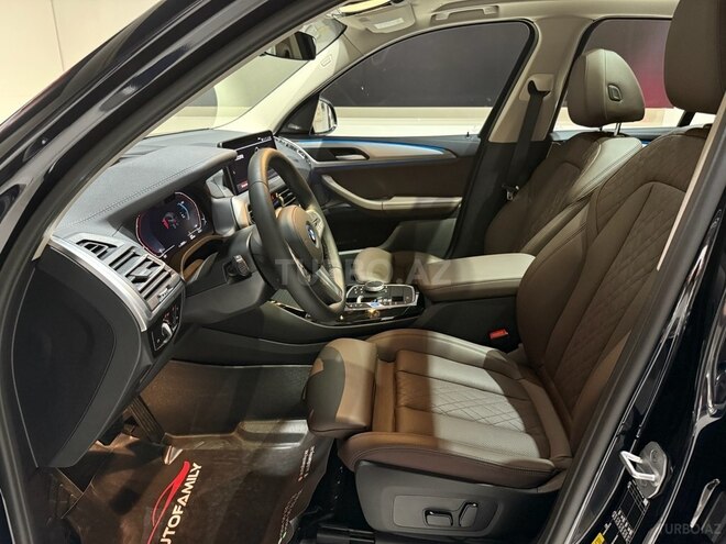 BMW iX3-13