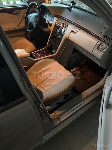 Mercedes E 220 1999, 331,844 km - 2.2 l - Şirvan