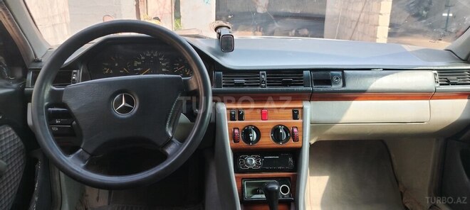 Mercedes E 250 1993, 250,000 km - 2.5 l - Füzuli