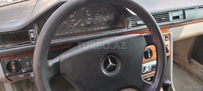Mercedes E 250 1993, 250,000 km - 2.5 l - Füzuli