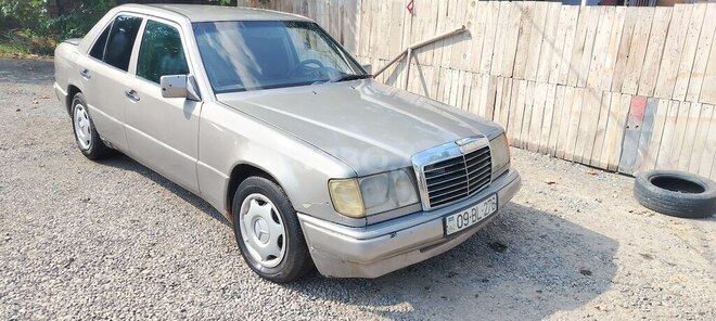 Mercedes E 250 1993, 250,000 km - 2.5 l - Füzuli
