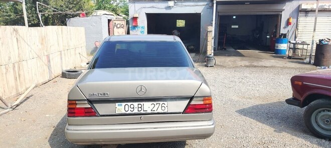 Mercedes E 250 1993, 250,000 km - 2.5 l - Füzuli