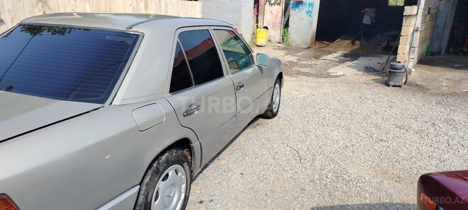 Mercedes E 250 1993, 250,000 km - 2.5 l - Füzuli