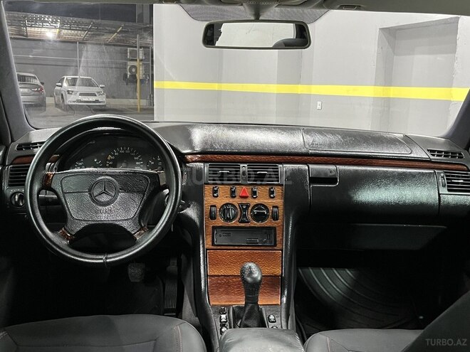 Mercedes E 220 1997, 580,000 km - 2.2 l - Bakı