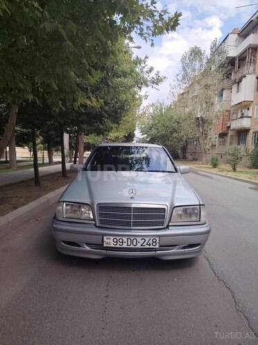 Mercedes C 220 2000, 285,000 km - 2.1 l - Gəncə
