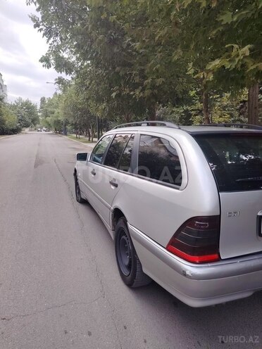 Mercedes C 220 2000, 285,000 km - 2.1 l - Gəncə