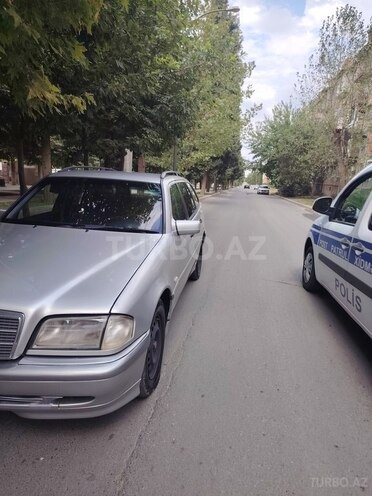 Mercedes C 220 2000, 285,000 km - 2.1 l - Gəncə