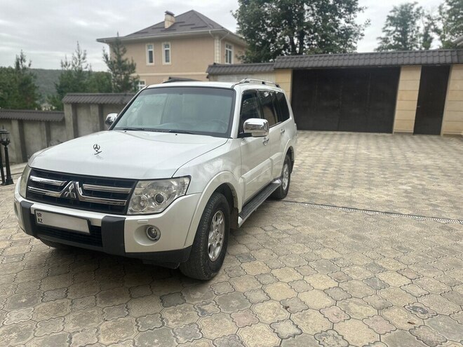 Mitsubishi Pajero 2007, 272,477 km - 3.0 l - Qusar
