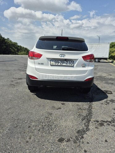 Hyundai ix35 2014, 202,000 km - 2.0 л - Qax