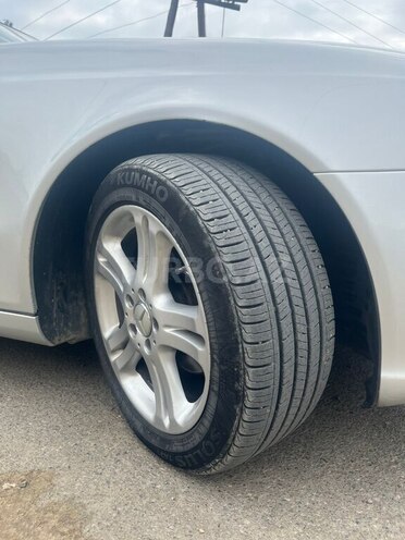 Mercedes E 240 2002, 240,000 km - 2.6 l - Qazax