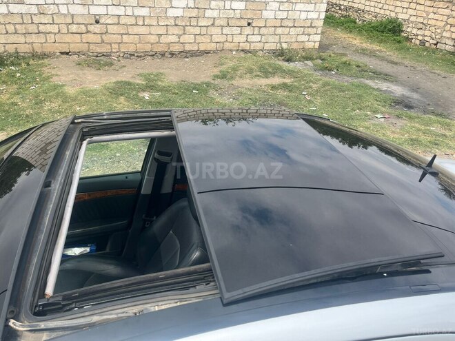 Mercedes E 240 2002, 240,000 km - 2.6 l - Qazax