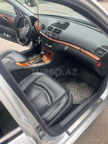 Mercedes E 240 2002, 240,000 km - 2.6 l - Qazax