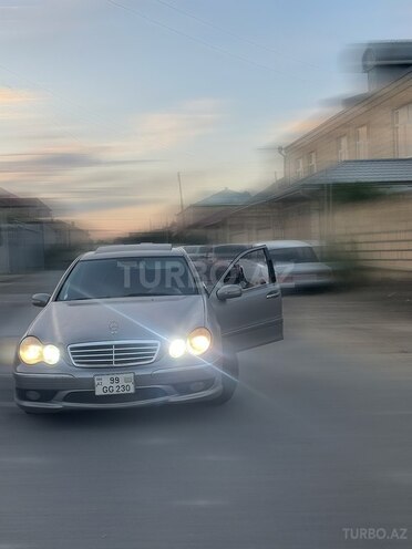 Mercedes C 230 2006, 350,000 km - 2.5 l - Quba