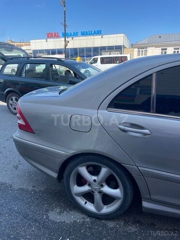 Mercedes C 230 2006, 350,000 km - 2.5 l - Quba