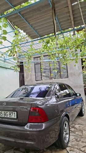 Opel Vectra 1996, 330,000 km - 1.6 l - Ağstafa