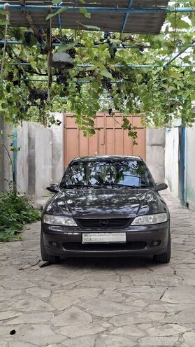 Opel Vectra 1996, 330,000 km - 1.6 l - Ağstafa