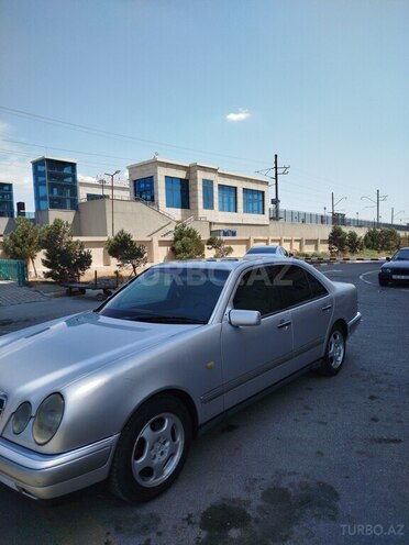 Mercedes E 240 1998, 330,000 km - 2.4 l - Bakı
