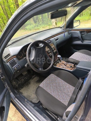 Mercedes E 220 1998, 315,000 km - 2.2 l - Bakı