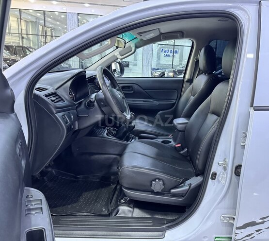 Mitsubishi L200 2020, 53,000 km - 2.4 l - Bakı