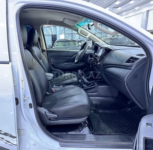 Mitsubishi L200 2020, 53,000 km - 2.4 l - Bakı