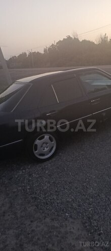 Mercedes E 250 1980, 999,900 km - 2.5 л - İmişli