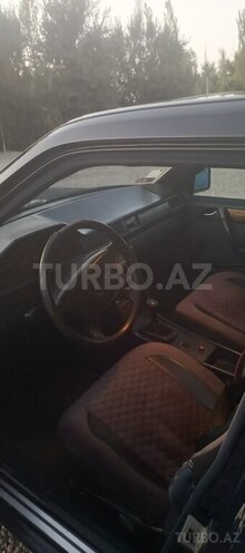 Mercedes E 250 1980, 999,900 km - 2.5 л - İmişli