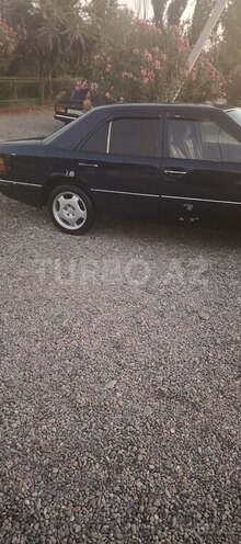 Mercedes E 250 1980, 999,900 km - 2.5 л - İmişli