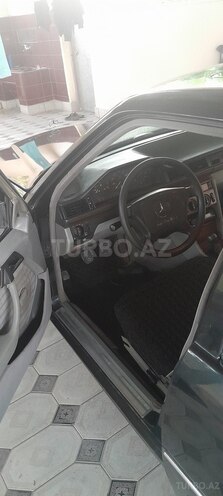 Mercedes  1992, 420,000 km - 2.0 l - Qazax