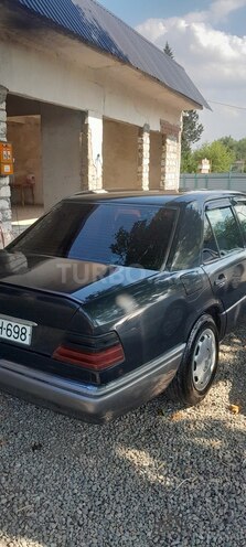 Mercedes  1992, 420,000 km - 2.0 l - Qazax