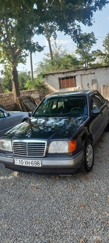 Mercedes  1992, 420,000 km - 2.0 l - Qazax