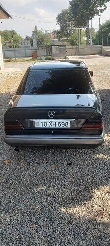 Mercedes  1992, 420,000 km - 2.0 l - Qazax