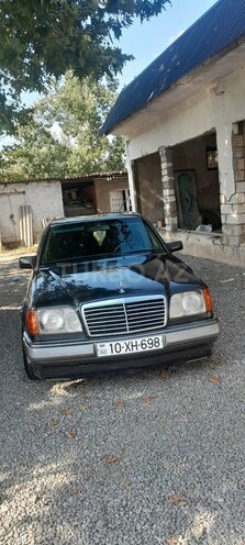 Mercedes  1992, 420,000 km - 2.0 l - Qazax