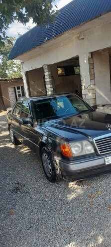 Mercedes  1992, 420,000 km - 2.0 l - Qazax