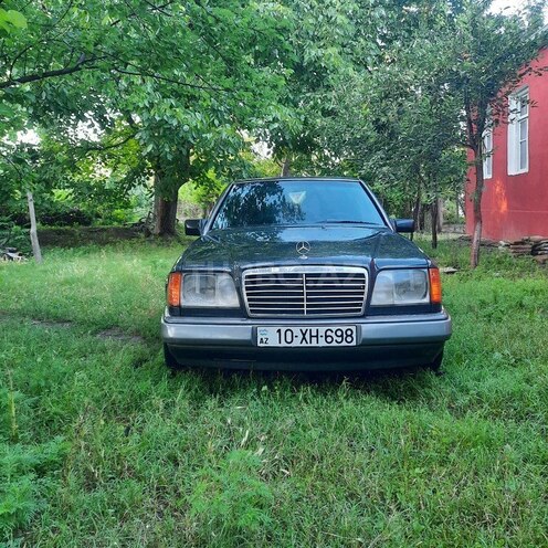 Mercedes  1992, 420,000 km - 2.0 l - Qazax