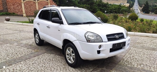 Hyundai Tucson 2008, 335,000 km - 2.0 l - Tovuz