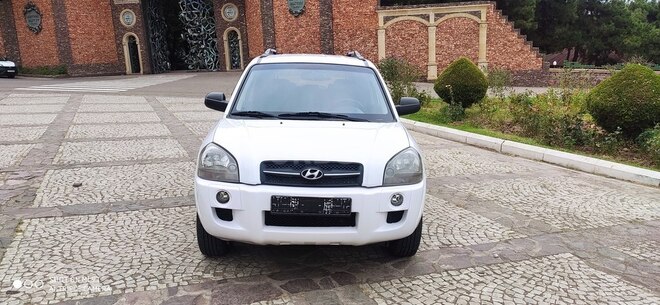 Hyundai Tucson 2008, 335,000 km - 2.0 l - Tovuz