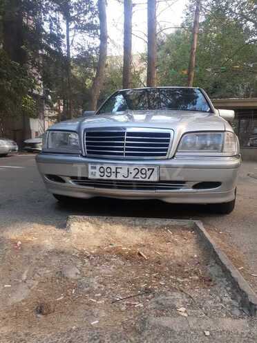Mercedes C 220 1999, 290,000 km - 2.2 l - Bakı